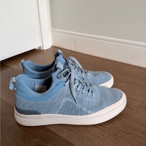 Steve Madden Men’s Petra Sneakers light blue